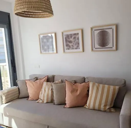 Piso Moderno Cerca De La Playa *